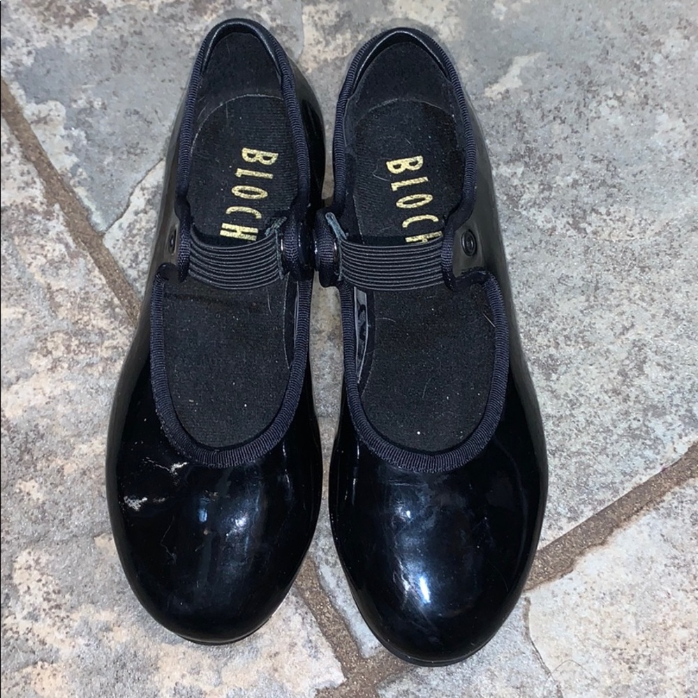 Little girls tap shoes